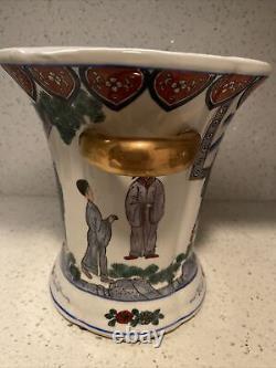 Antique ASIAN PORCELAIN VASE 7 1/4TALL 7.5 W With 2 HANDLES Gold Gilt Signed