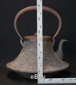 Japan Nambu Tetsubin Fuji iron kettle sand cast 1900s Japanese metal craft