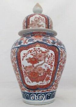 Large Japanese Antique Imari Porcelain Vase and Cover Hand Painted 19thC 40.5 cm