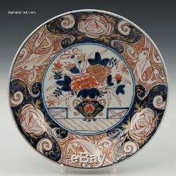 Nice large Imari porcelain charger, Japan, ca. 1700. Flowerpot, rim with carps