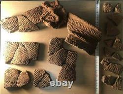 Restoration of pieces of Jomon pottery of the same pottery