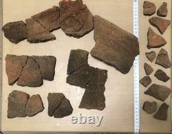 Restoration of pieces of Jomon pottery of the same pottery