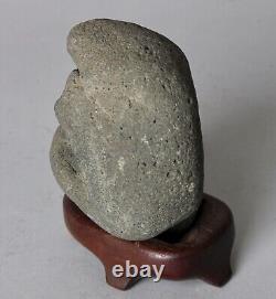 Very Fine literati Seated Man Natural stone object. Media-Taisho, 1890-1920 Z82