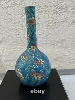 Wonderful Antique Japanese Vase flowers
